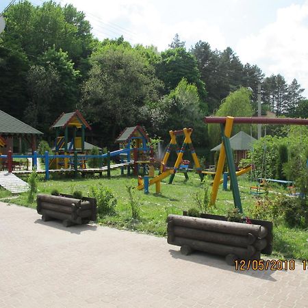 Oazis-M Hotel Babin Bagian luar foto