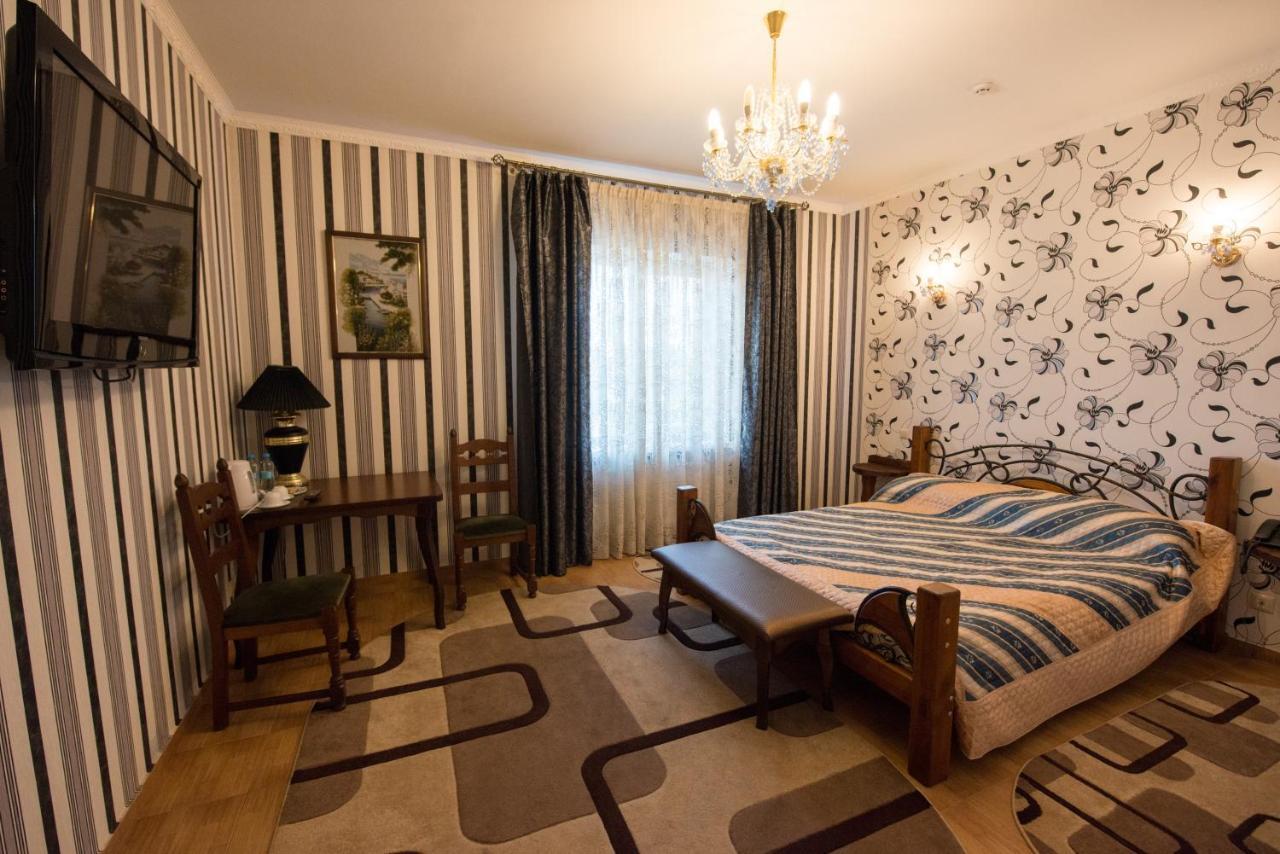 Oazis-M Hotel Babin Bagian luar foto